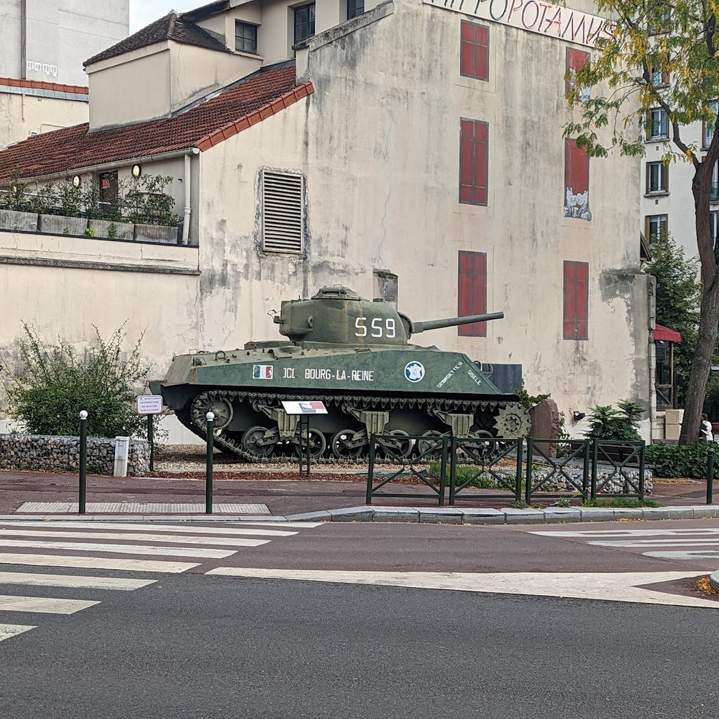 Sherman Tank 559 - Bourg-La-Reine 3